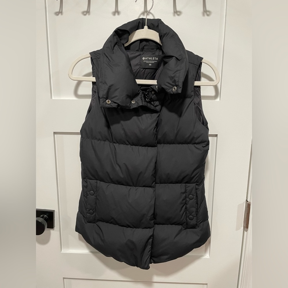 Athleta black puffer vest